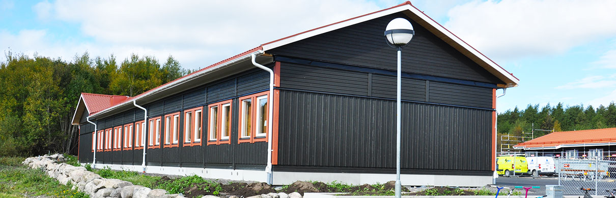 Fjordskolan i Onsala, skolbyggnad i vinkel med fyra klassrum
