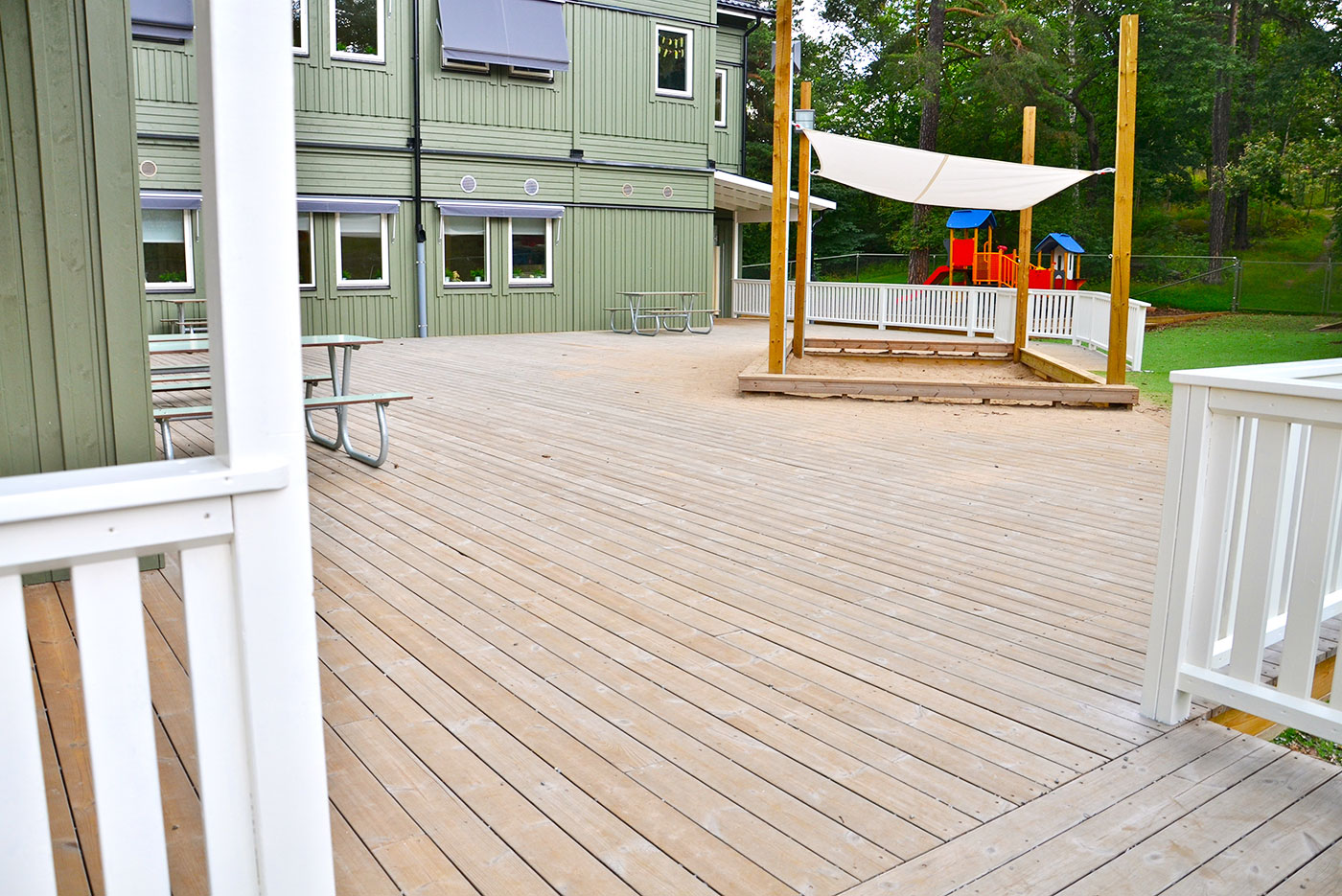 På en väldigt naturskön ytan i en hörna vid Mariedalsvägen har PCS Modulsystem med hjälp av dotterbolaget Modulmontage byggt 660 kvadratmeter förskola