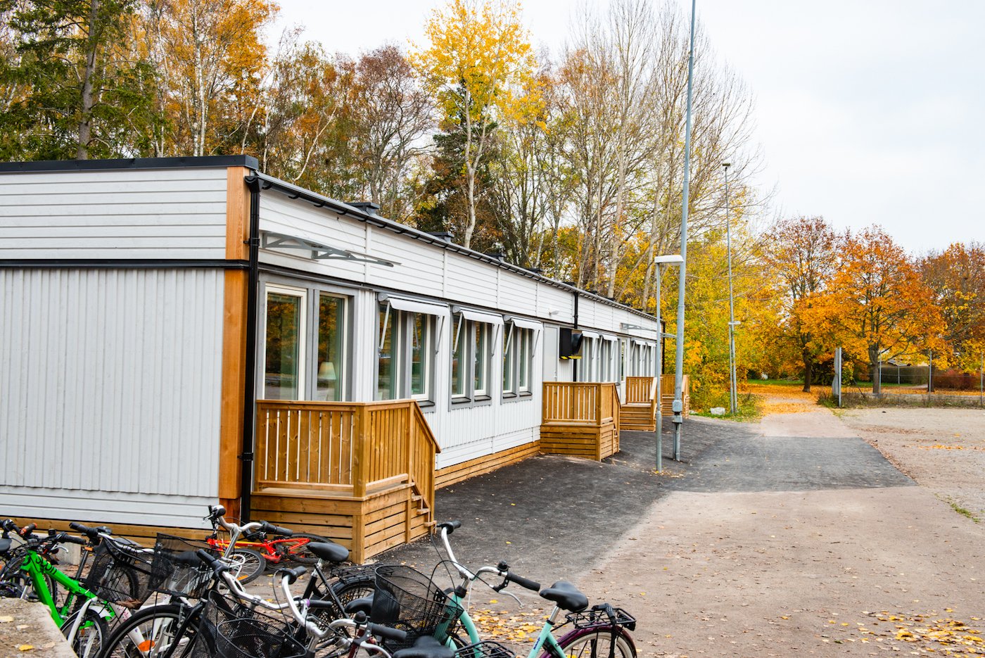 Hamreskolan i Västerås löste snabb elevtillväxt med tillfällig modulskola.