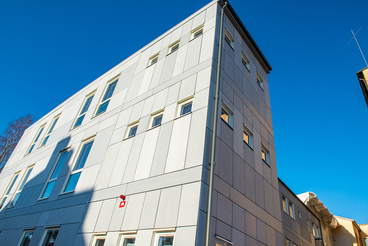 Hudiksvalls sjukhus har under 2020 hyrt in sitt nya barnsjukhus – en modulbyggnad från PCS Modulsystem i tre våningar för BB, barn och neonatalen.