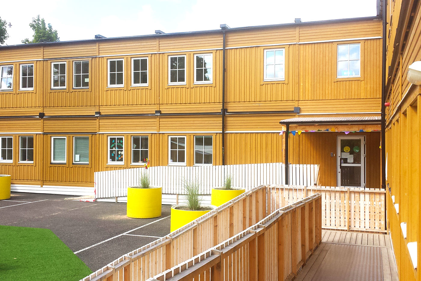 Lindholmens förskola i Göteborg är på totalt 864 m2 i två plan, byggd med 32 PCS byggmoduler.