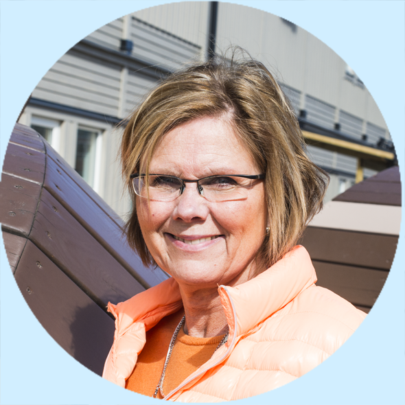 Rosie Hamlin har varit förskolelärare sedan 1974 och arbetar nu som administratör för Hornsbergs förskoleområde inom Kungsholmens stadsdel, Stockholm.