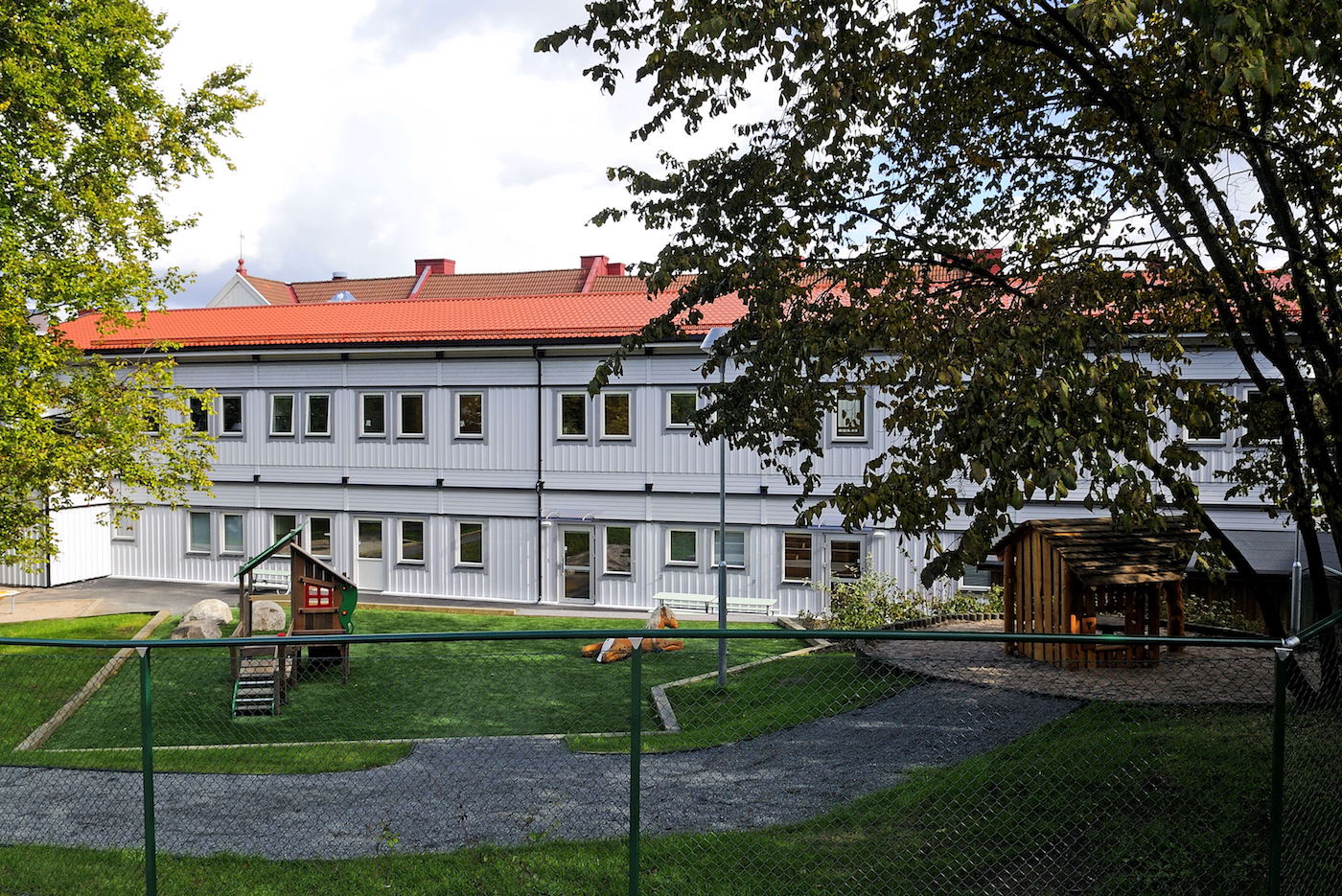 På Tellgrensgatan i Göteborg har PCS Modulsystem sommaren 2012 byggt upp en ny förskola som rymmer 4 förskoleavdelningar. Förskolan är byggd med 24 PCS Classic byggmoduler