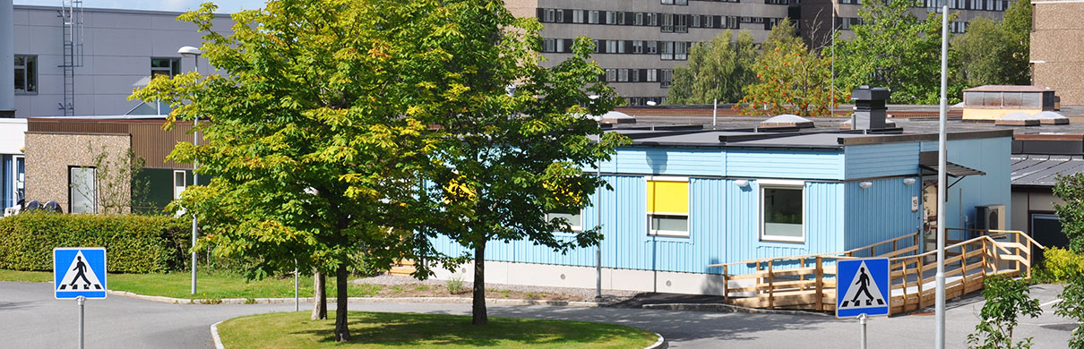 Paviljong som byggdes av fyra PCS Classicmoduler på yta som inte fanns blev skolbyggnad för patienter på barnsjukhuset i Göteborg.
