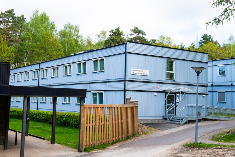 Östra sjukhuset ”Paviljong 13, modulhus i två plan på ca 800 m2 för den förlossningsverksamhet som flyttades hit från Mölndals sjukhus.